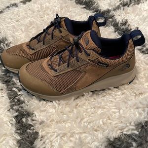 North Face Boys all weather sneakers size 6